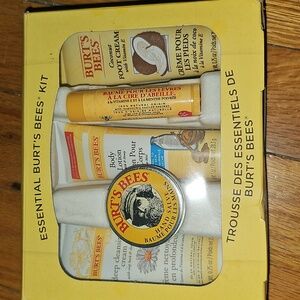💛🖤 Burts Bees 🐝 Essential Kit 🖤💛 NIB 🖤💛